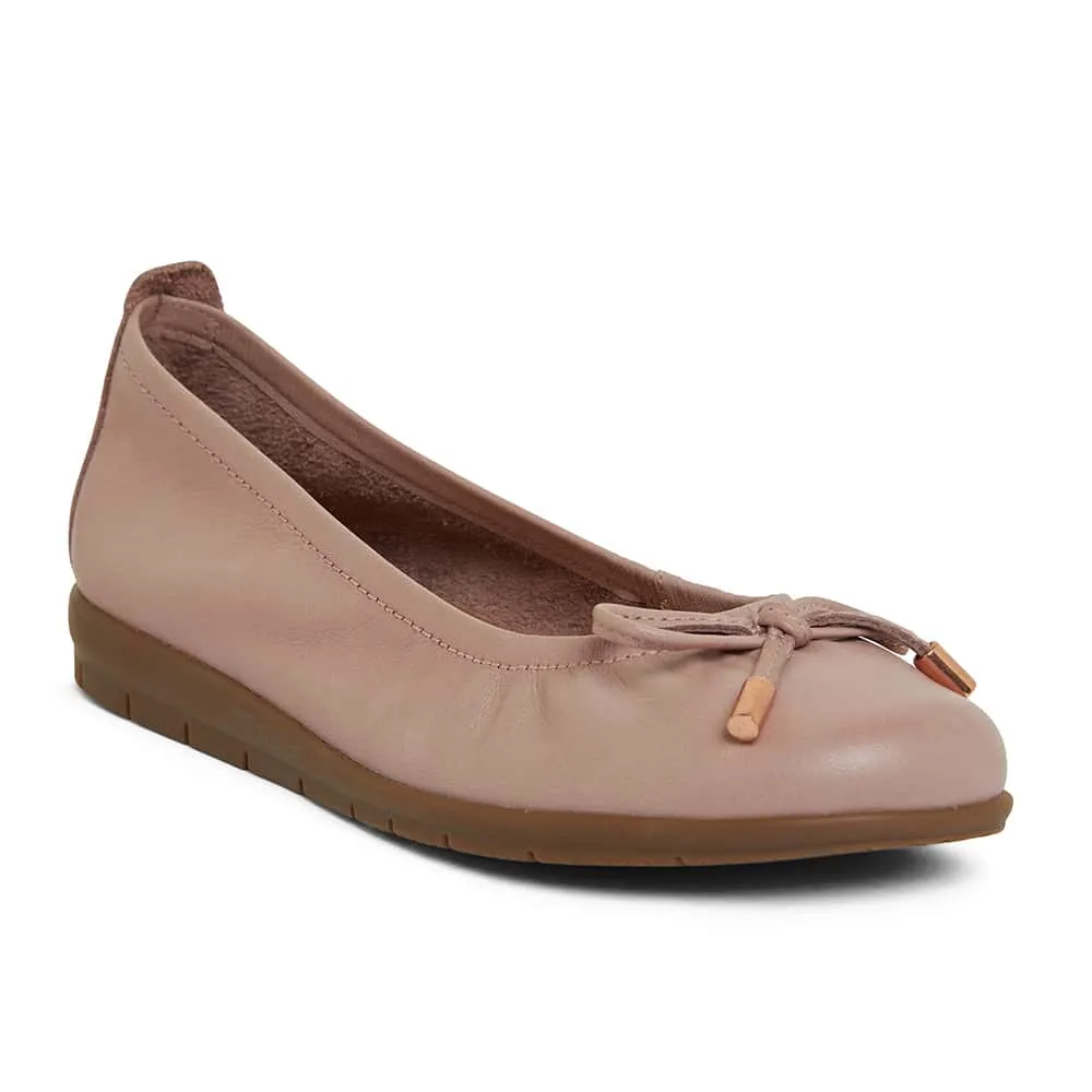 Barton Flat in Nude Leather