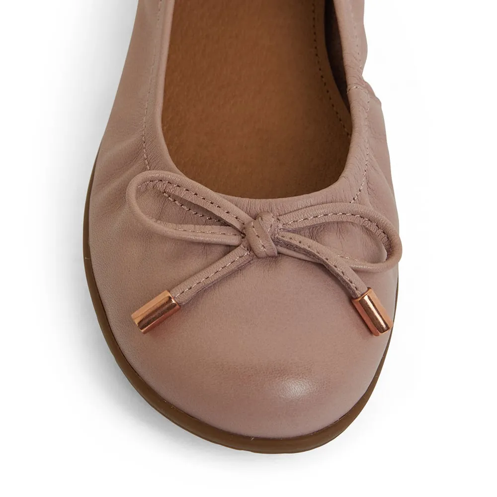 Barton Flat in Nude Leather